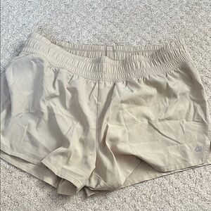 GAP Fit Women's Beige Athletic Shorts Size Medium